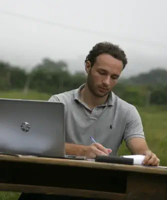 Baptiste prépare la Formation au sujet de la performance de son exploitation